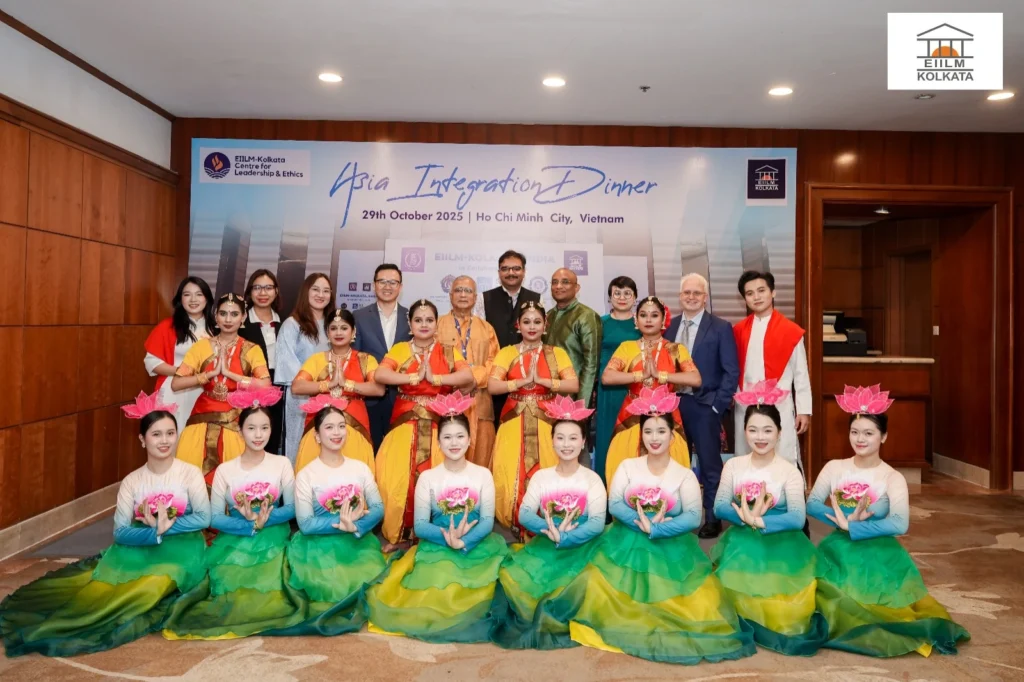 With the students of University of Economics and Finanace (UEF), Vietnam and EIILM -Kolkata, India after their joint Cultural Performance, in presence of esteemed delegates at the Asia Integration Dinner at Ho Chi Minh City, Vietnam